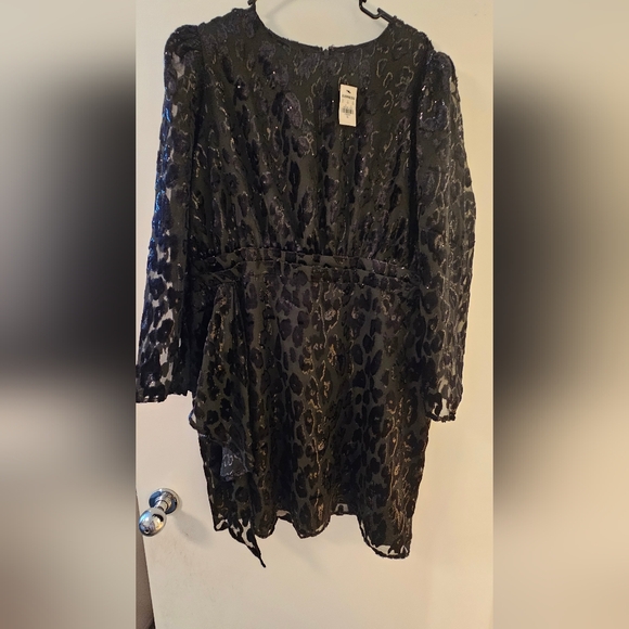 Express Dresses & Skirts - NWT! Express Leopard Velvet Burnout Ruffle Front Dress - XL